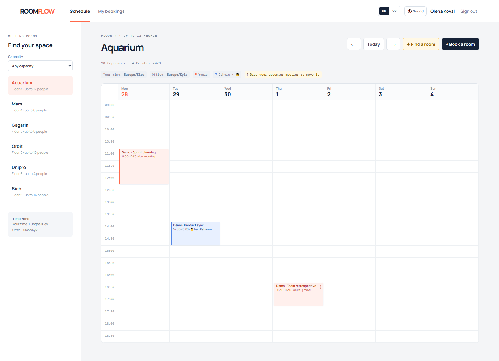 RoomFlow meeting-room calendar in English